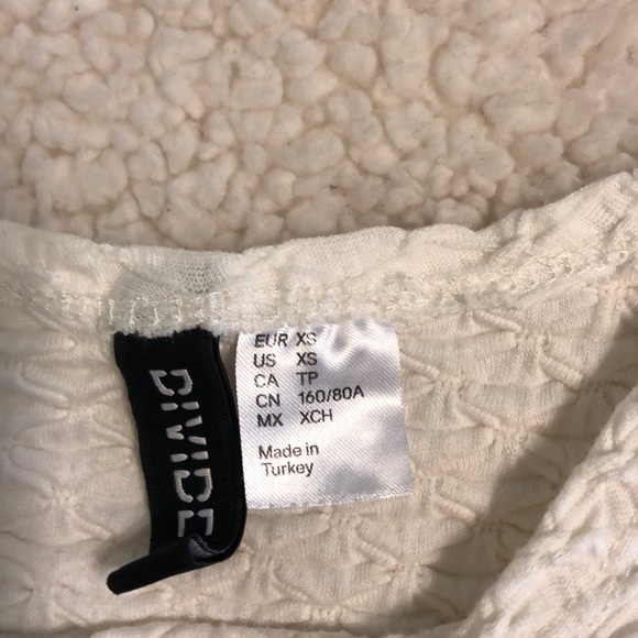 White patterned crop top - Picture 2 of 2